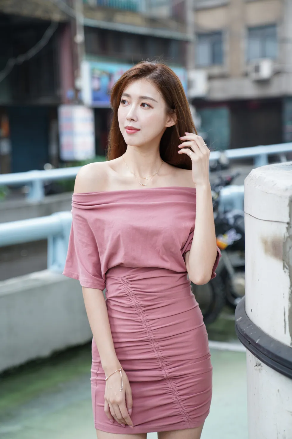 [Mzsock] NO.130 Liao Tingqi, off-shoulder dress and short skirt, cool and beautiful legs street photography#[100P]-9